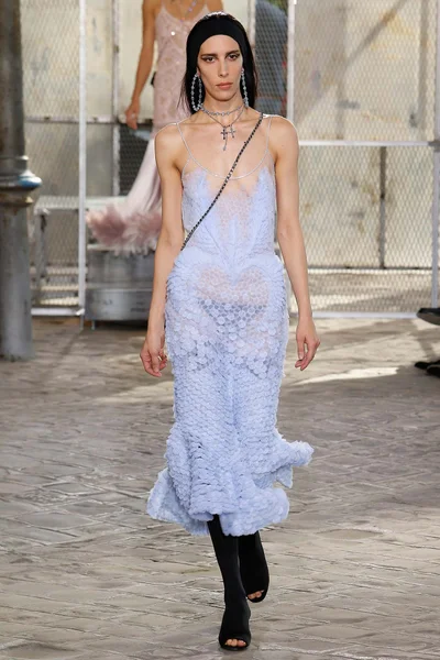 Look 10